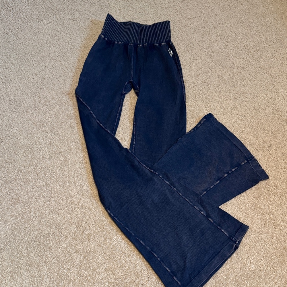 FP Movement Navy Blue flared leggings XS/S